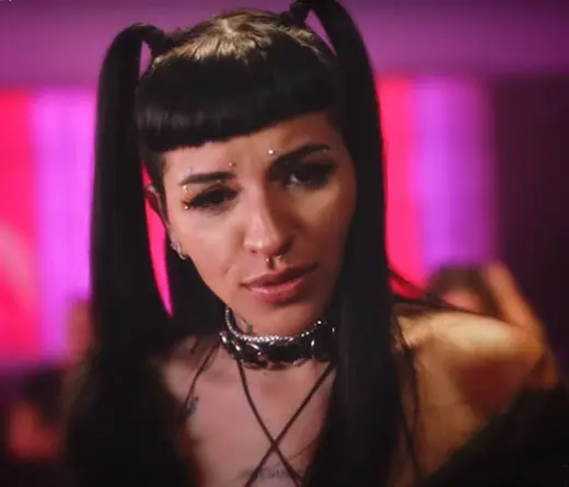 Ya salió “Bounce”, el nuevo video de Cazzu que tiene como escenario un stripclub.